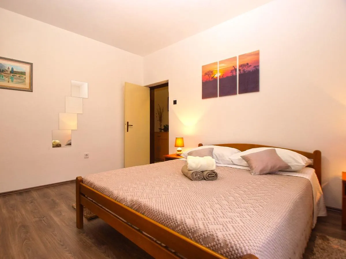 Apartment Luciano 1540 Pula